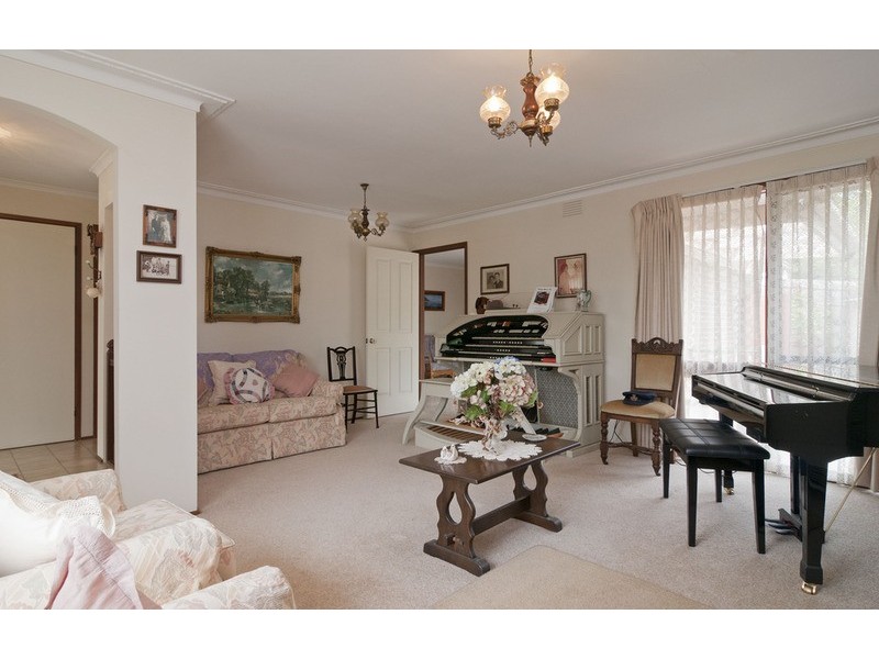 7 Nambour Drive, Mooroolbark VIC 3138