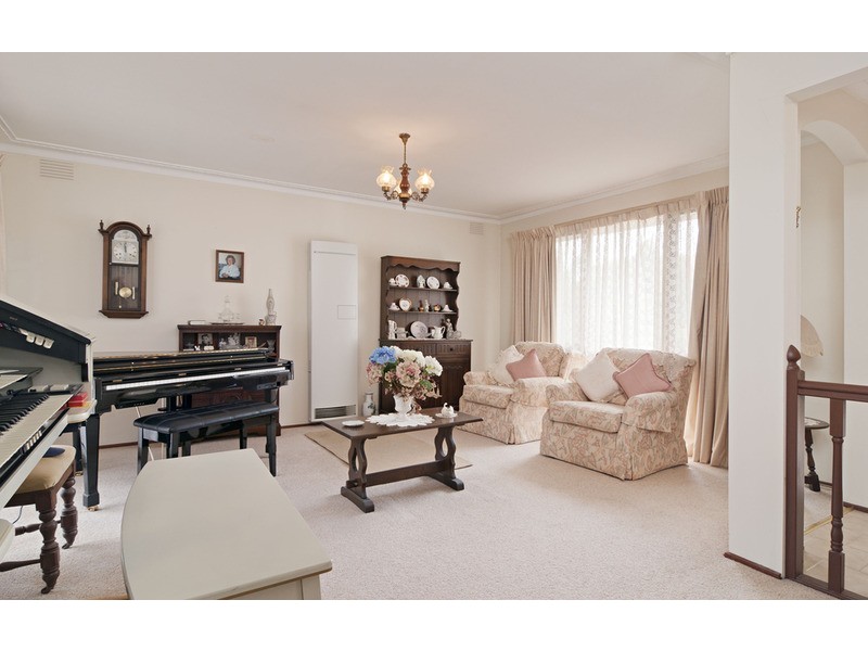 7 Nambour Drive, Mooroolbark VIC 3138