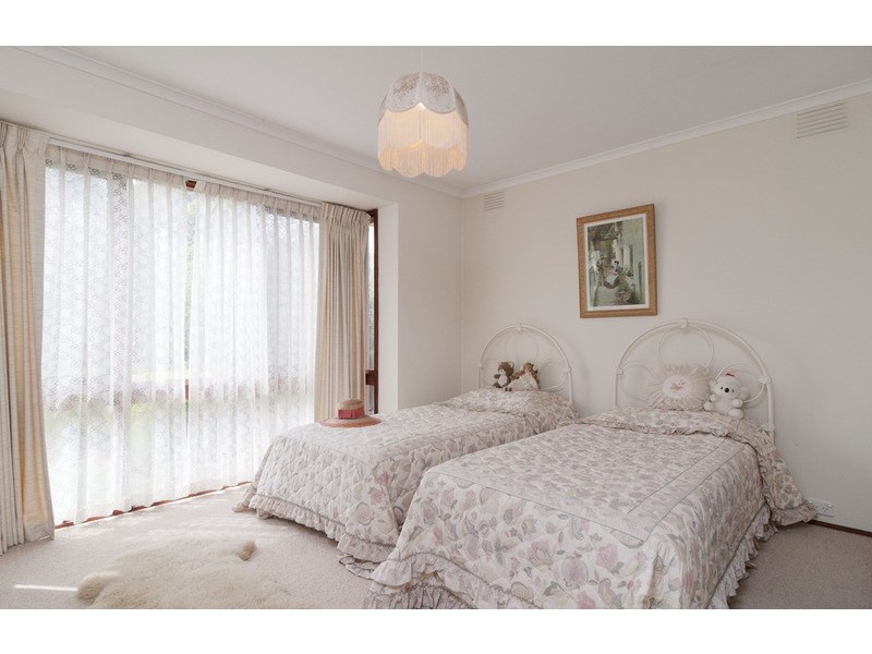 7 Nambour Drive, Mooroolbark VIC 3138