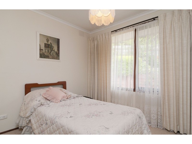 7 Nambour Drive, Mooroolbark VIC 3138