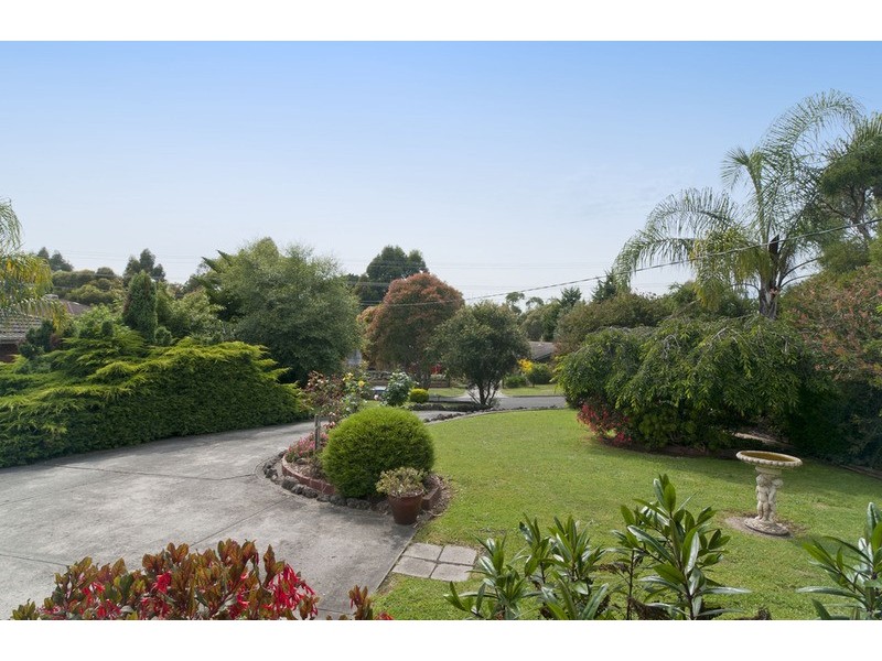 7 Nambour Drive, Mooroolbark VIC 3138