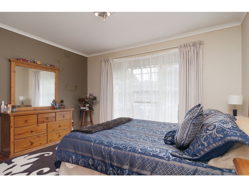 1 Malcolm Court, Croydon North VIC 3136