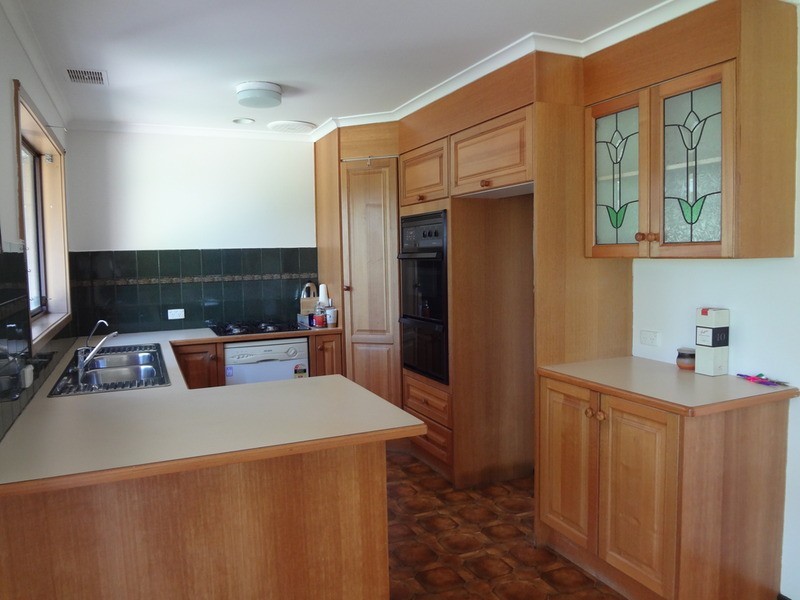 24 Lansell Road, Mooroolbark VIC 3138