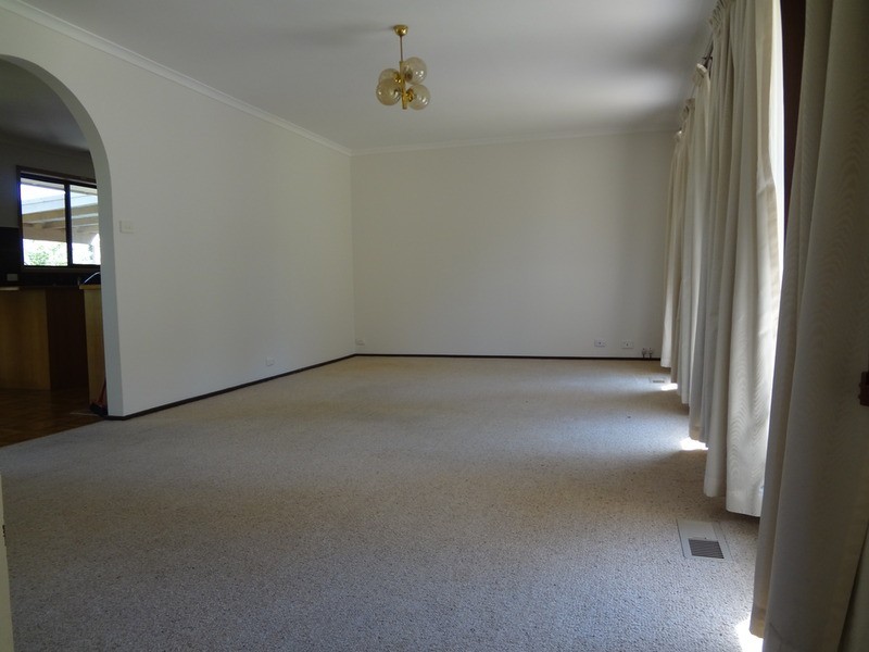 24 Lansell Road, Mooroolbark VIC 3138