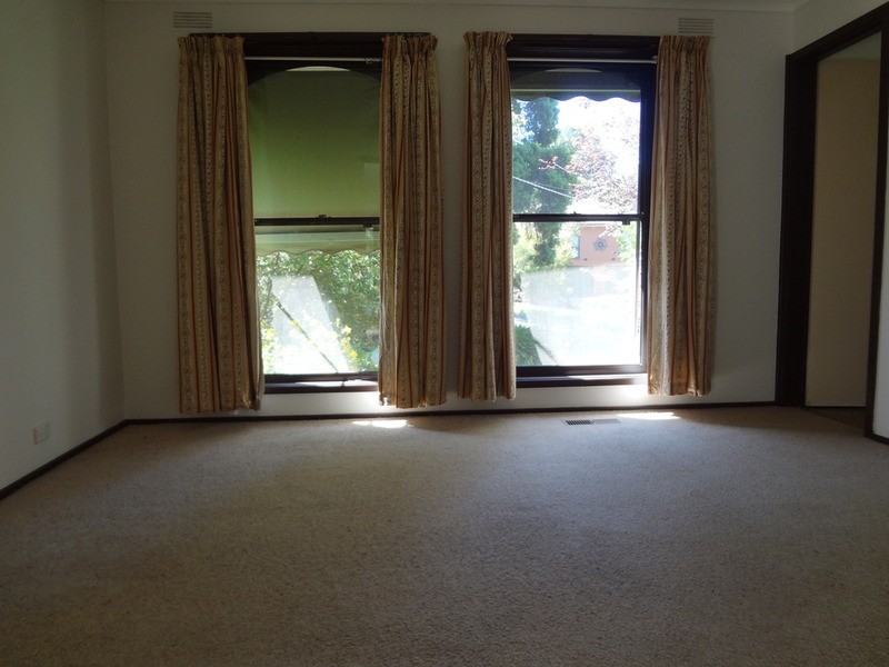 24 Lansell Road, Mooroolbark VIC 3138