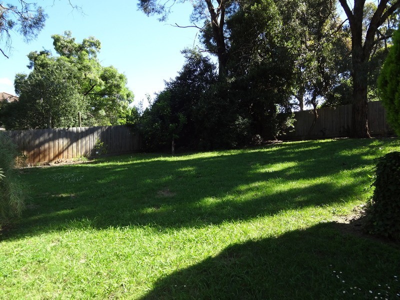 24 Lansell Road, Mooroolbark VIC 3138