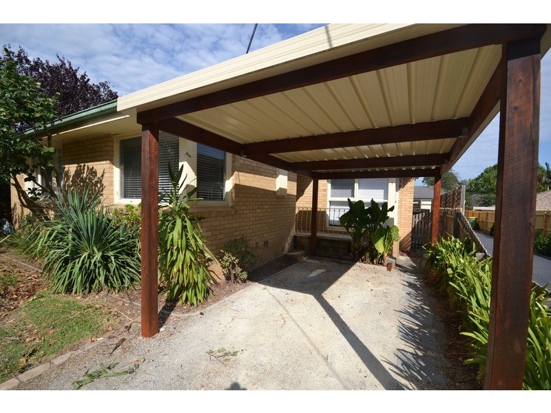 43 Longfellow Avenue, Mooroolbark VIC 3138