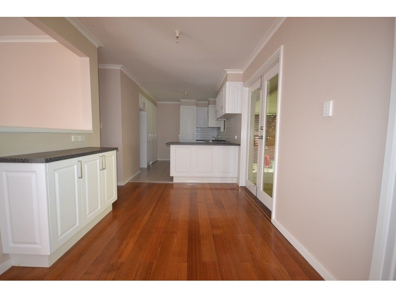 43 Longfellow Avenue, Mooroolbark VIC 3138