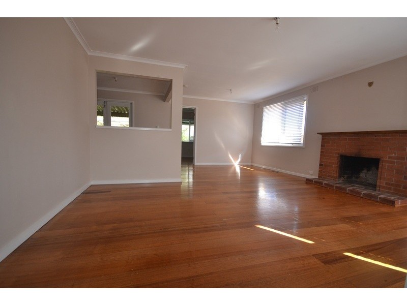 43 Longfellow Avenue, Mooroolbark VIC 3138