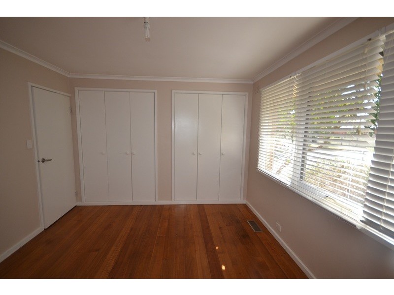 43 Longfellow Avenue, Mooroolbark VIC 3138