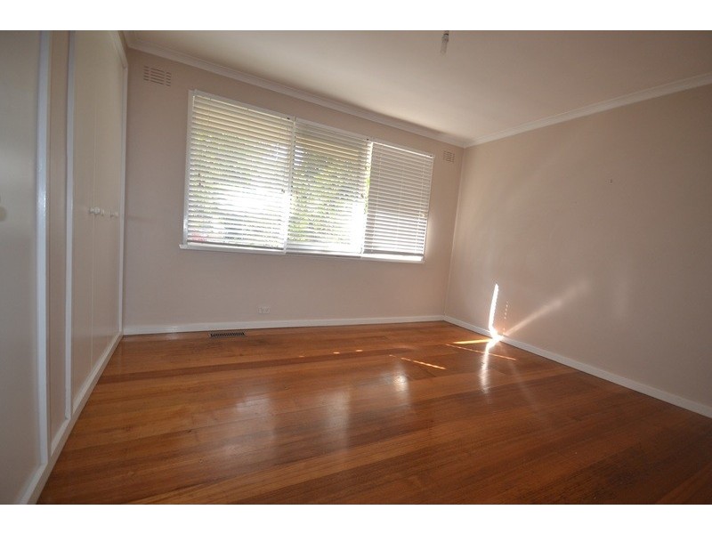 43 Longfellow Avenue, Mooroolbark VIC 3138