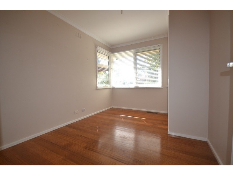 43 Longfellow Avenue, Mooroolbark VIC 3138