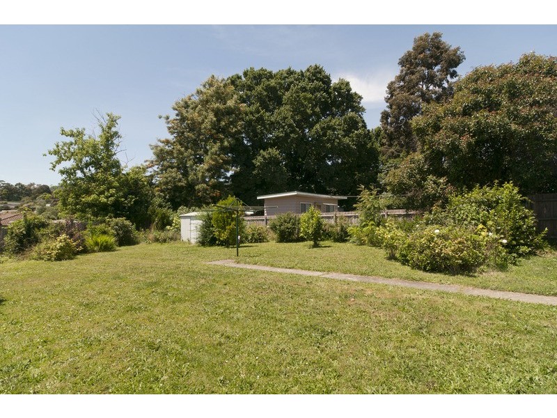 8 Pembroke Road, Mooroolbark VIC 3138