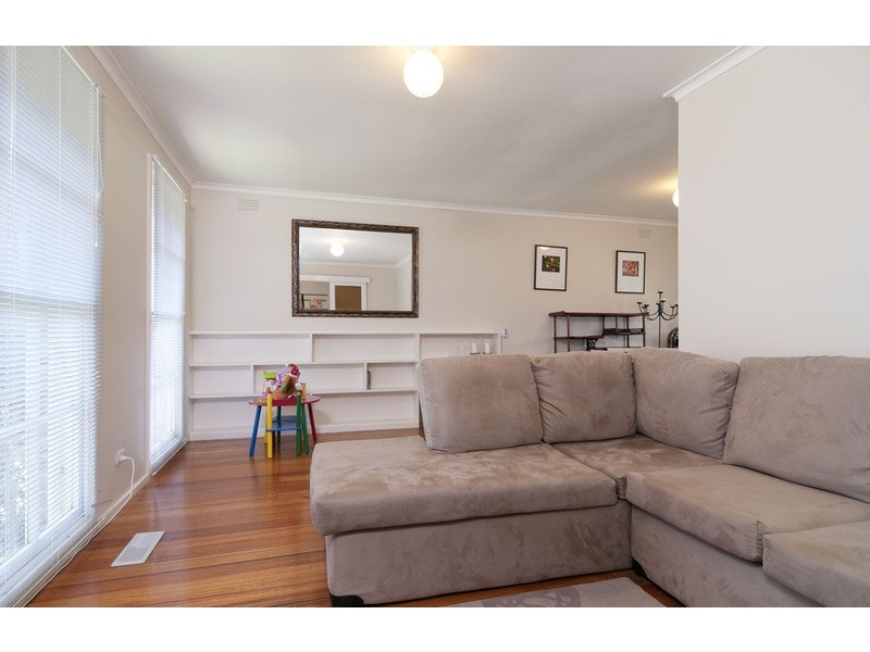 8 Pembroke Road, Mooroolbark VIC 3138