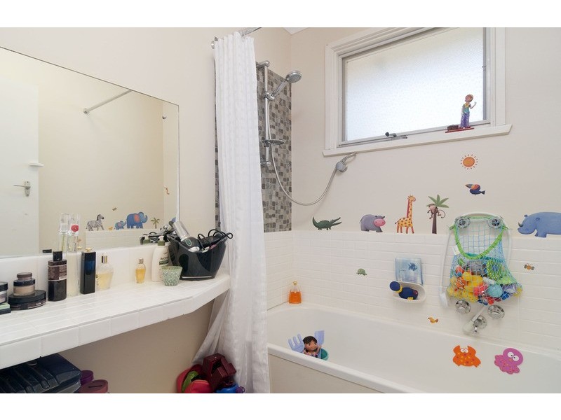 8 Pembroke Road, Mooroolbark VIC 3138
