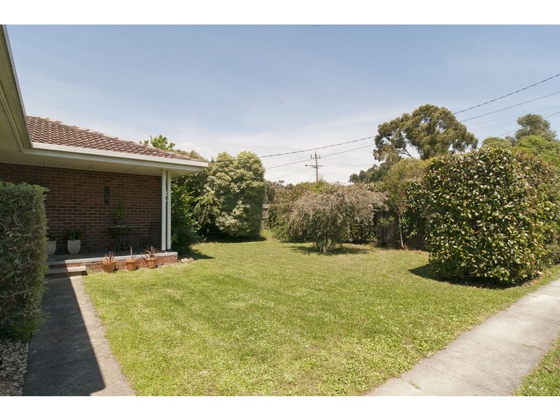 8 Pembroke Road, Mooroolbark VIC 3138