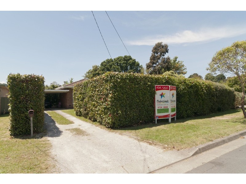 8 Pembroke Road, Mooroolbark VIC 3138