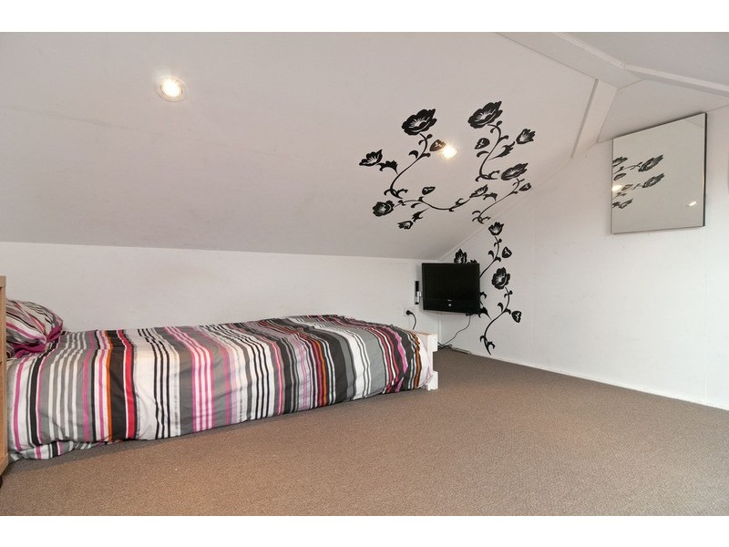1/22 Broughton Avenue, Croydon VIC 3136