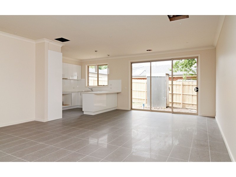 2/51 Mount View Parade, Croydon VIC 3136