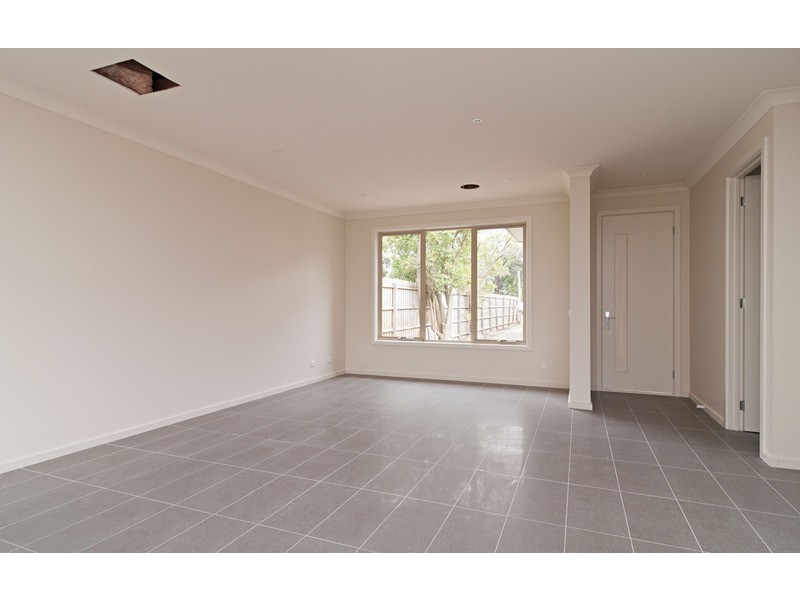 2/51 Mount View Parade, Croydon VIC 3136