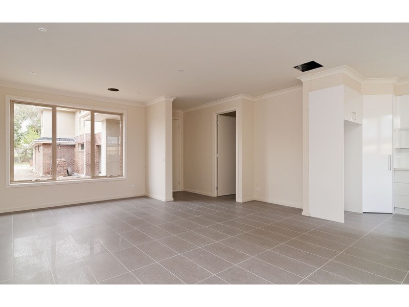 2/51 Mount View Parade, Croydon VIC 3136