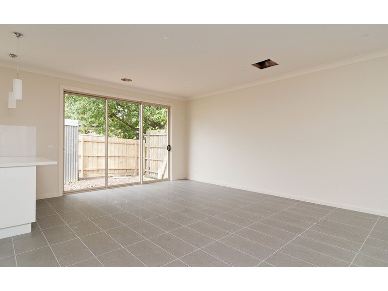 2/51 Mount View Parade, Croydon VIC 3136