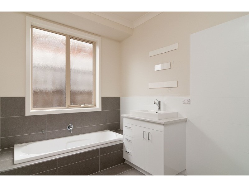 2/51 Mount View Parade, Croydon VIC 3136