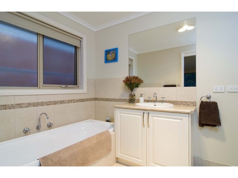 2/73  Cardigan Road, Mooroolbark VIC 3138