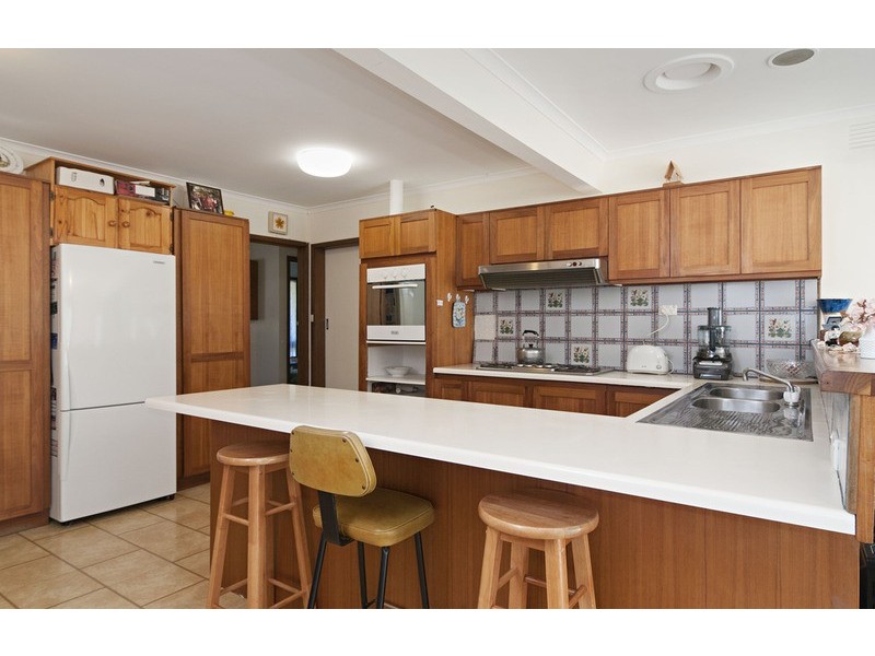 14 Zina Grove, Mooroolbark VIC 3138