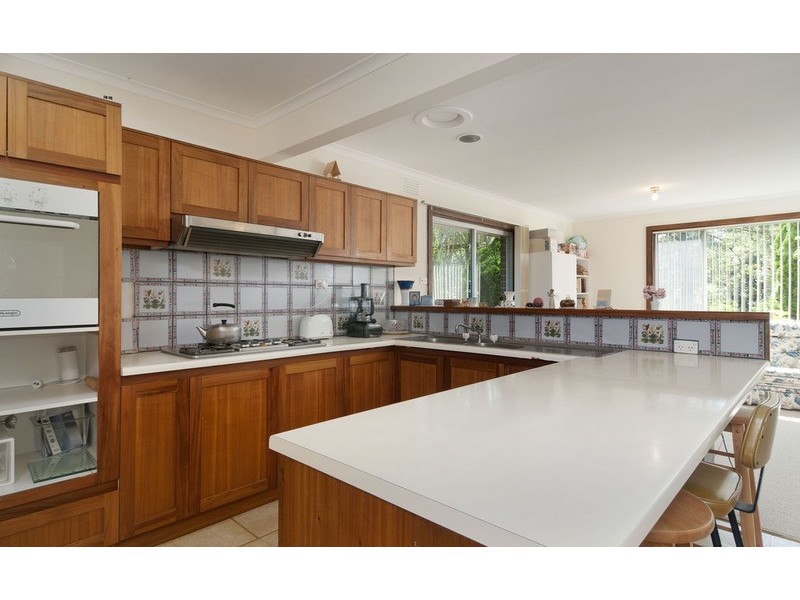 14 Zina Grove, Mooroolbark VIC 3138