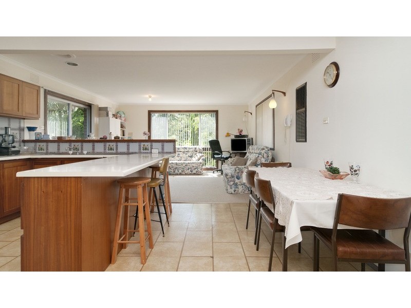 14 Zina Grove, Mooroolbark VIC 3138