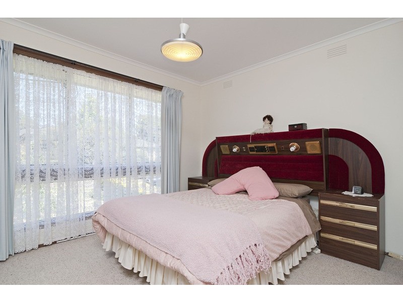 14 Zina Grove, Mooroolbark VIC 3138