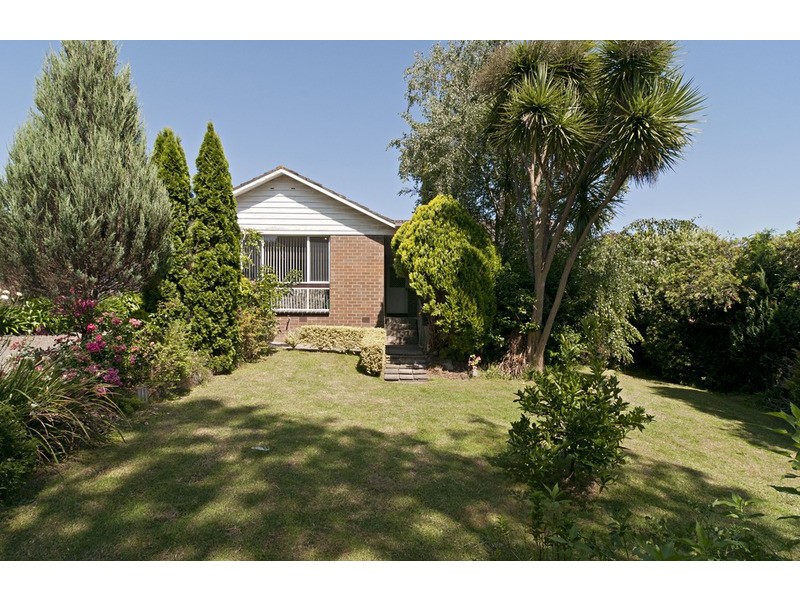14 Zina Grove, Mooroolbark VIC 3138