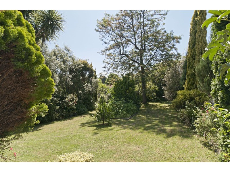 14 Zina Grove, Mooroolbark VIC 3138