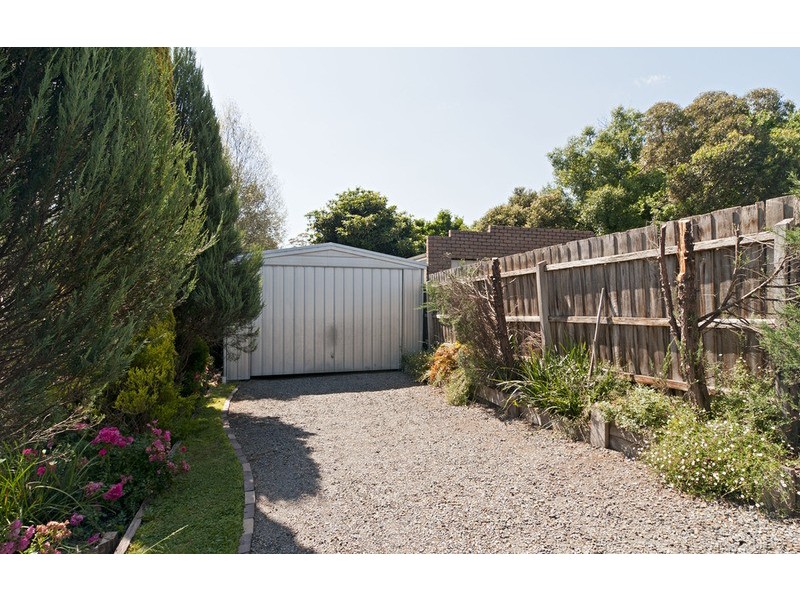 14 Zina Grove, Mooroolbark VIC 3138