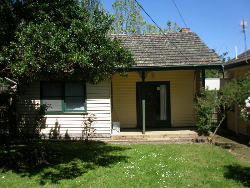 8 Zealandia  Road, Croydon VIC 3136