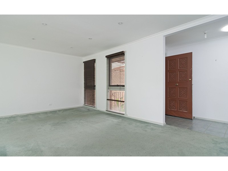 6 Landstrom Crescent, Kilsyth VIC 3137