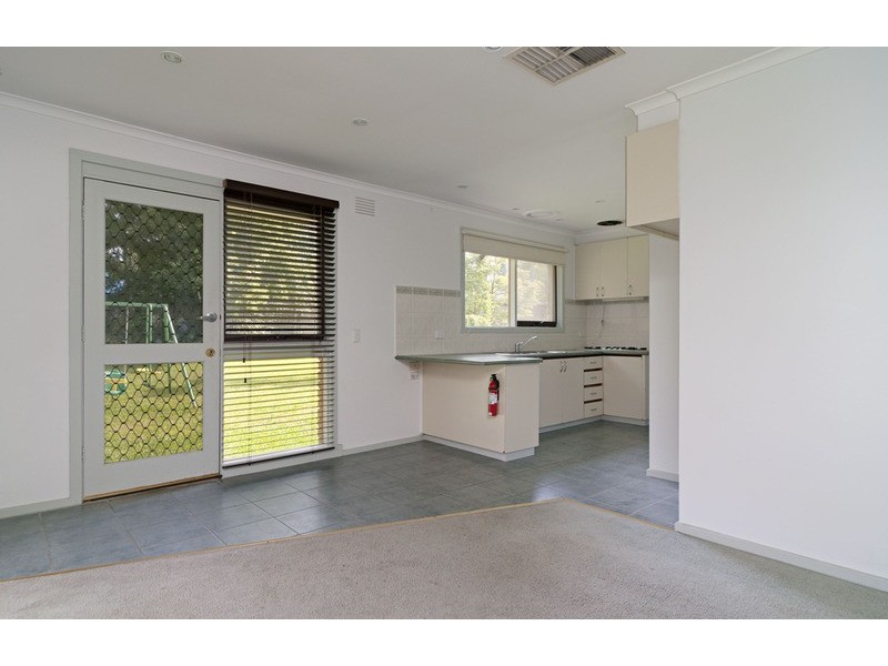 6 Landstrom Crescent, Kilsyth VIC 3137