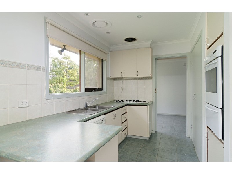 6 Landstrom Crescent, Kilsyth VIC 3137