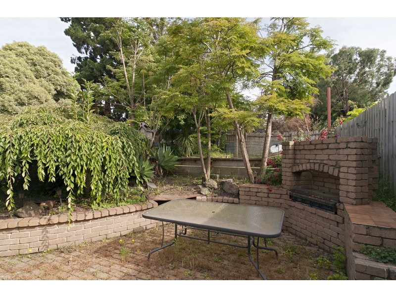 6 Landstrom Crescent, Kilsyth VIC 3137