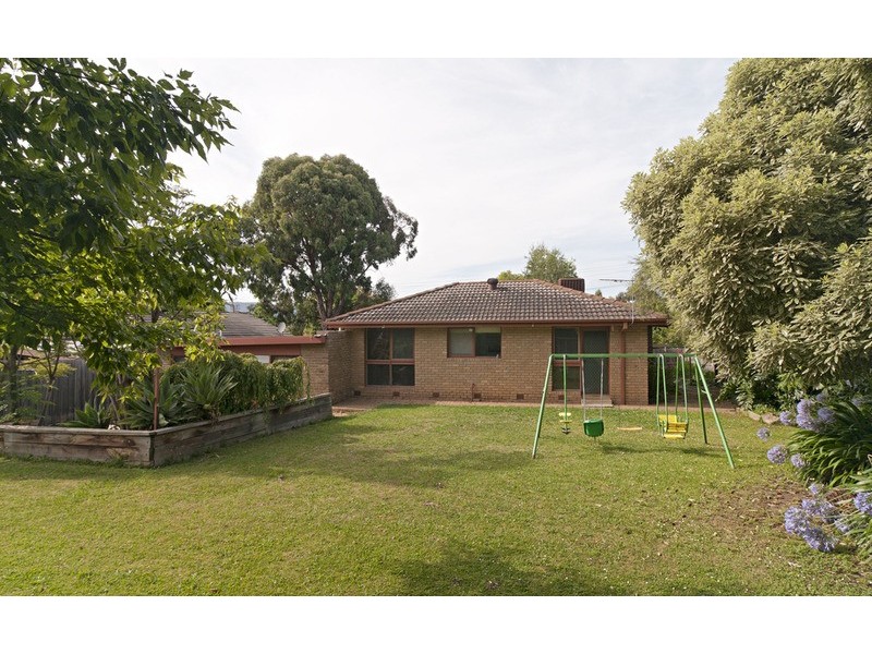 6 Landstrom Crescent, Kilsyth VIC 3137