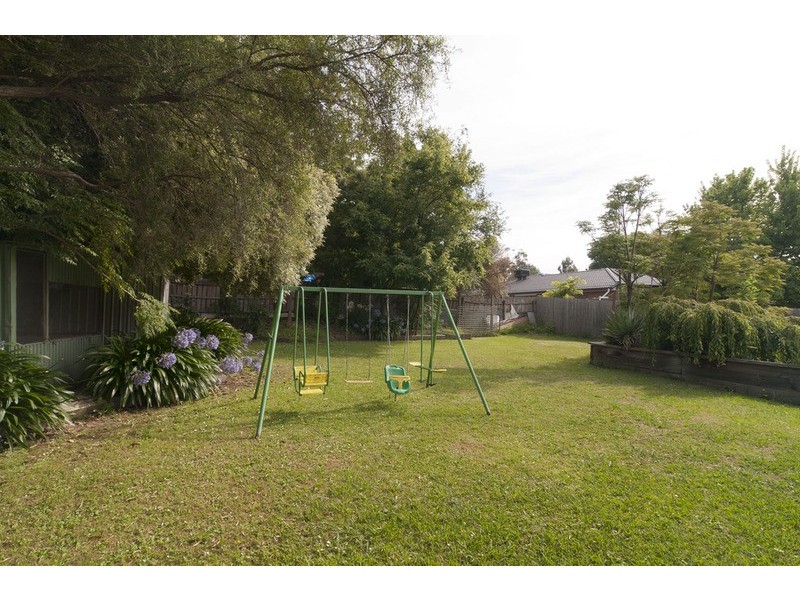 6 Landstrom Crescent, Kilsyth VIC 3137