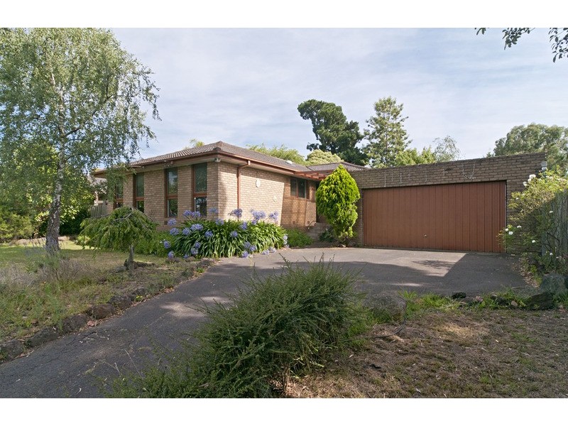 6 Landstrom Crescent, Kilsyth VIC 3137