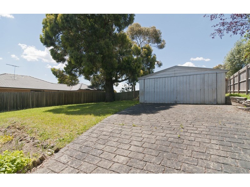 5 David Drive, Mooroolbark VIC 3138
