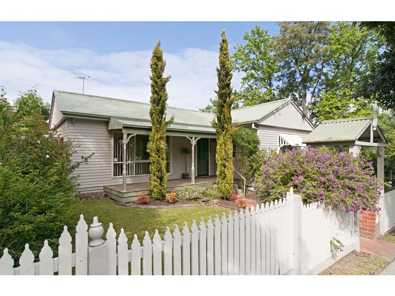 10 Charles Street, Mooroolbark VIC 3138