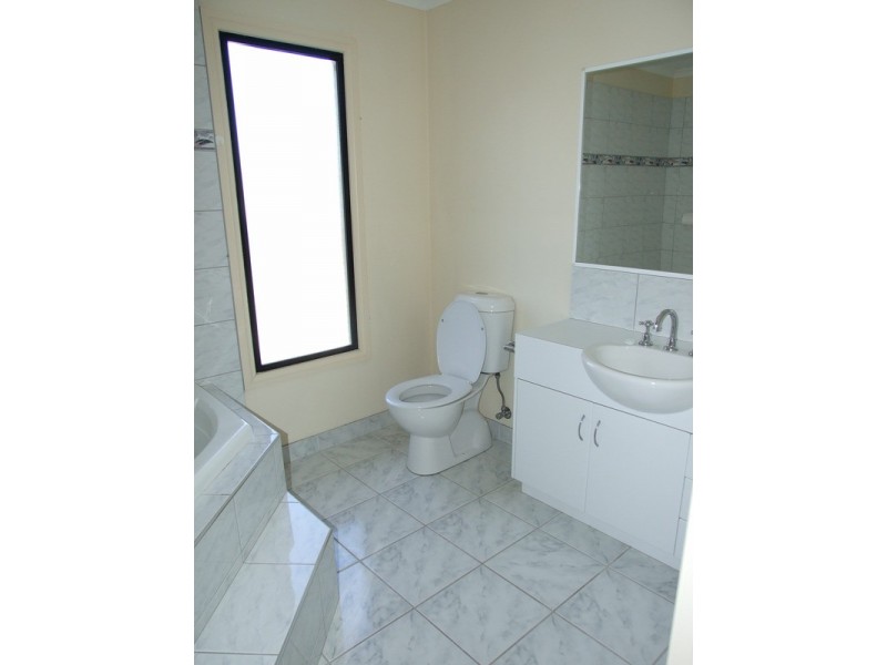 2/26 Ervin Road, Kilsyth VIC 3137