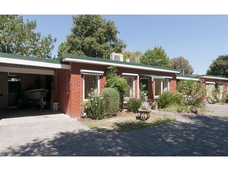 2/62 Surrey Road East, Croydon VIC 3136