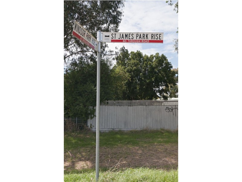 4 St James Park Rise, Mooroolbark VIC 3138