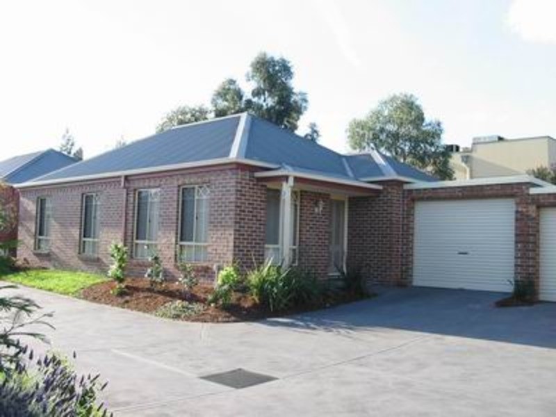 2/12 Mountain View  Road, Kilsyth VIC 3137