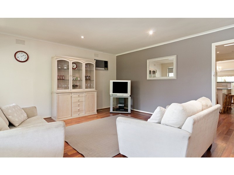 52 Longfellow Avenue, Mooroolbark VIC 3138